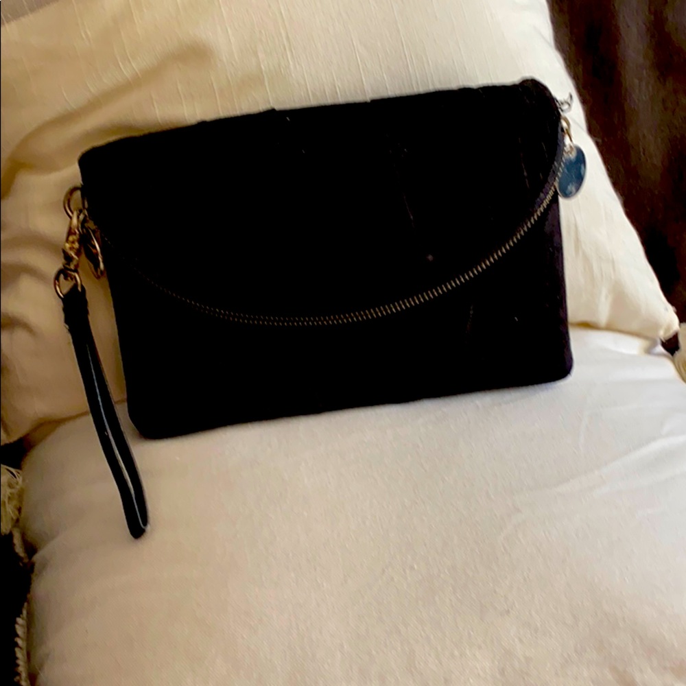 Black wristlet